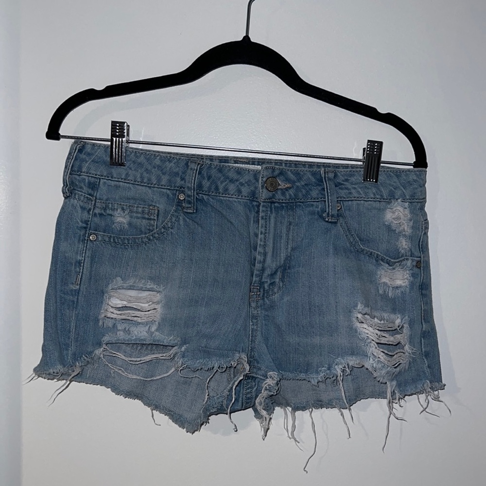 Distressed short denim shorts. US size 3/26